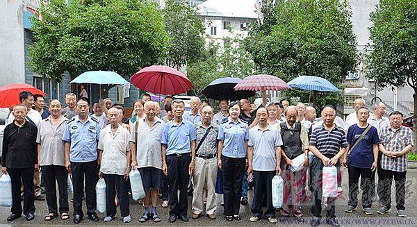广元市公安局老党员开展庆祝建党97周年系列活动