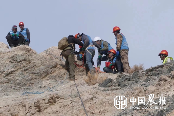 塔什库尔干县31名冰川应急救援队员上岗