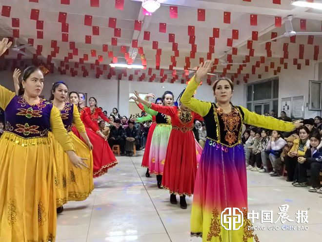 喀什市英吾斯坦乡裁缝艾日克（1村）欢歌笑语迎新年