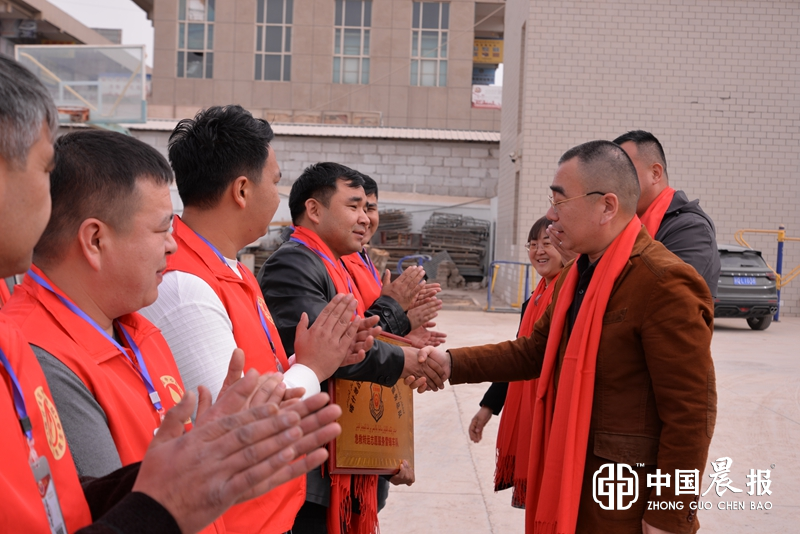 喀什地区慈善总会急救转运志愿服务雷锋车队今日成立